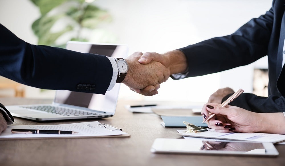 عکس مفهومی تعهد وکیل