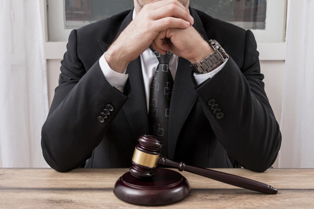 عکس وکیل کیفری با تجربه