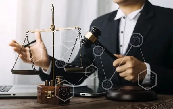 وکیل حرفه ای